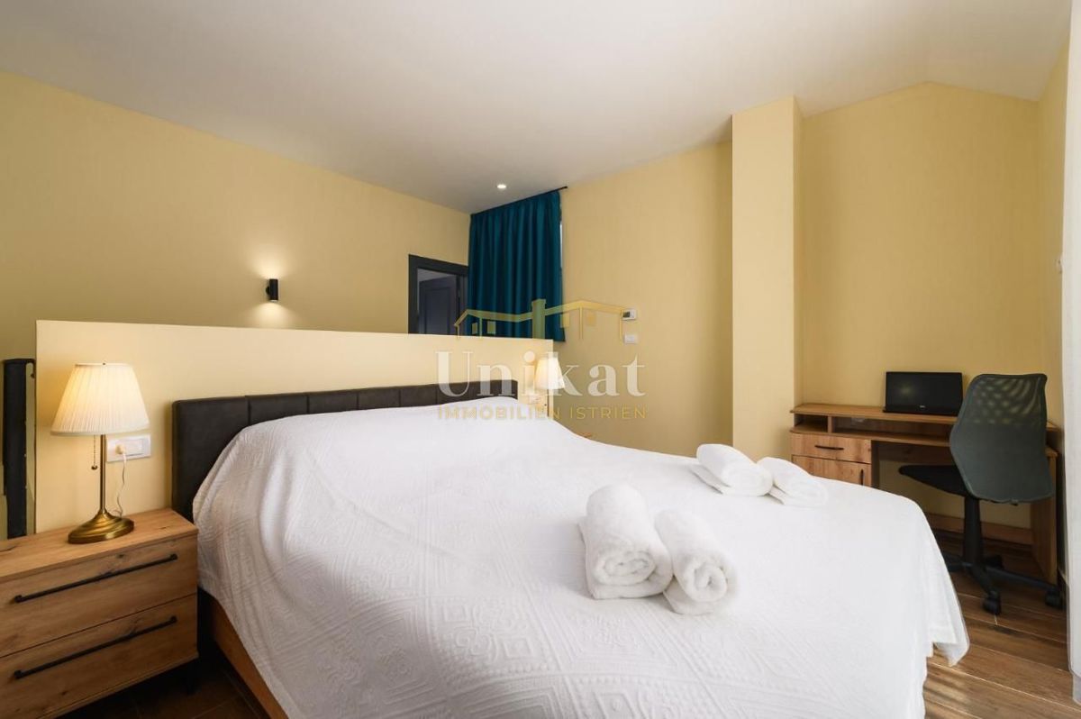 Villa con due unità abitative - vista mare